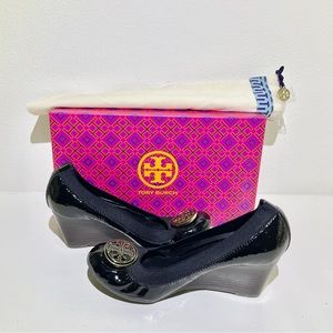 Tory Burch Womens Black Patent Leather Round Toe Slip-On Wedge Pump Heels 8 M